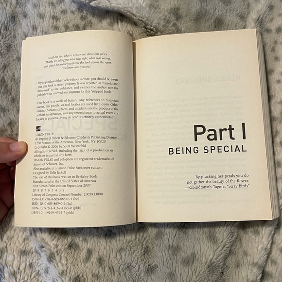 Specials by Scott Westerfeld - Picture 4 of 4